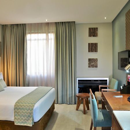Cresta Maun Hotel Exterior photo