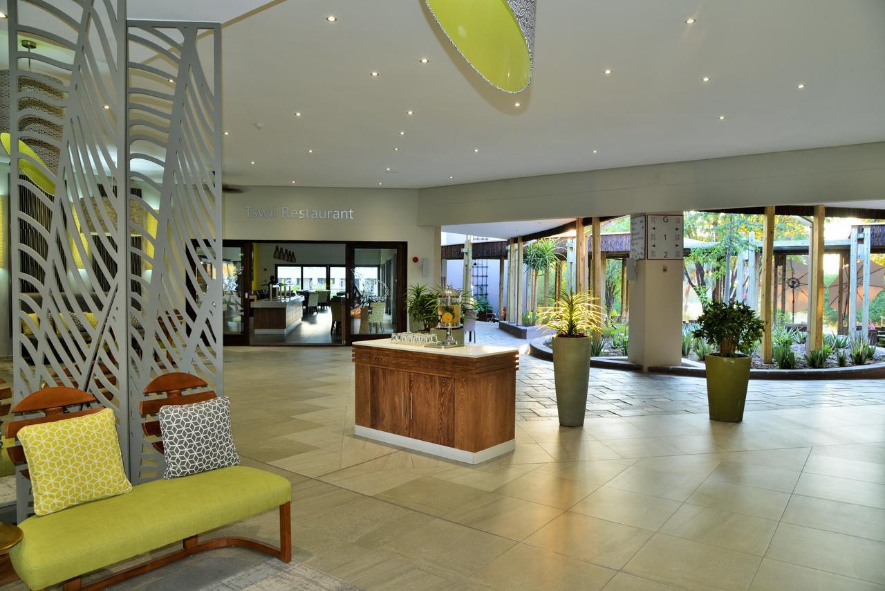 Cresta Maun Hotel Exterior photo