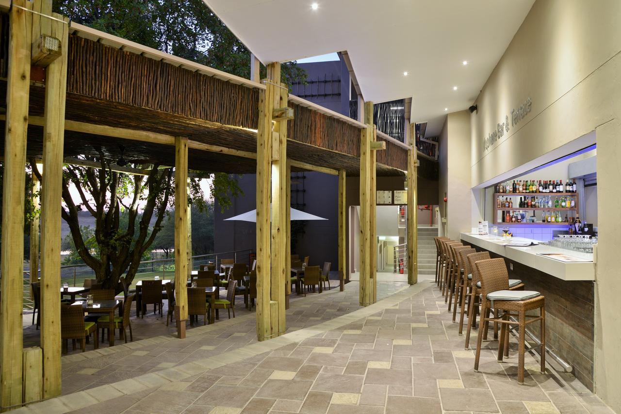 Cresta Maun Hotel Exterior photo