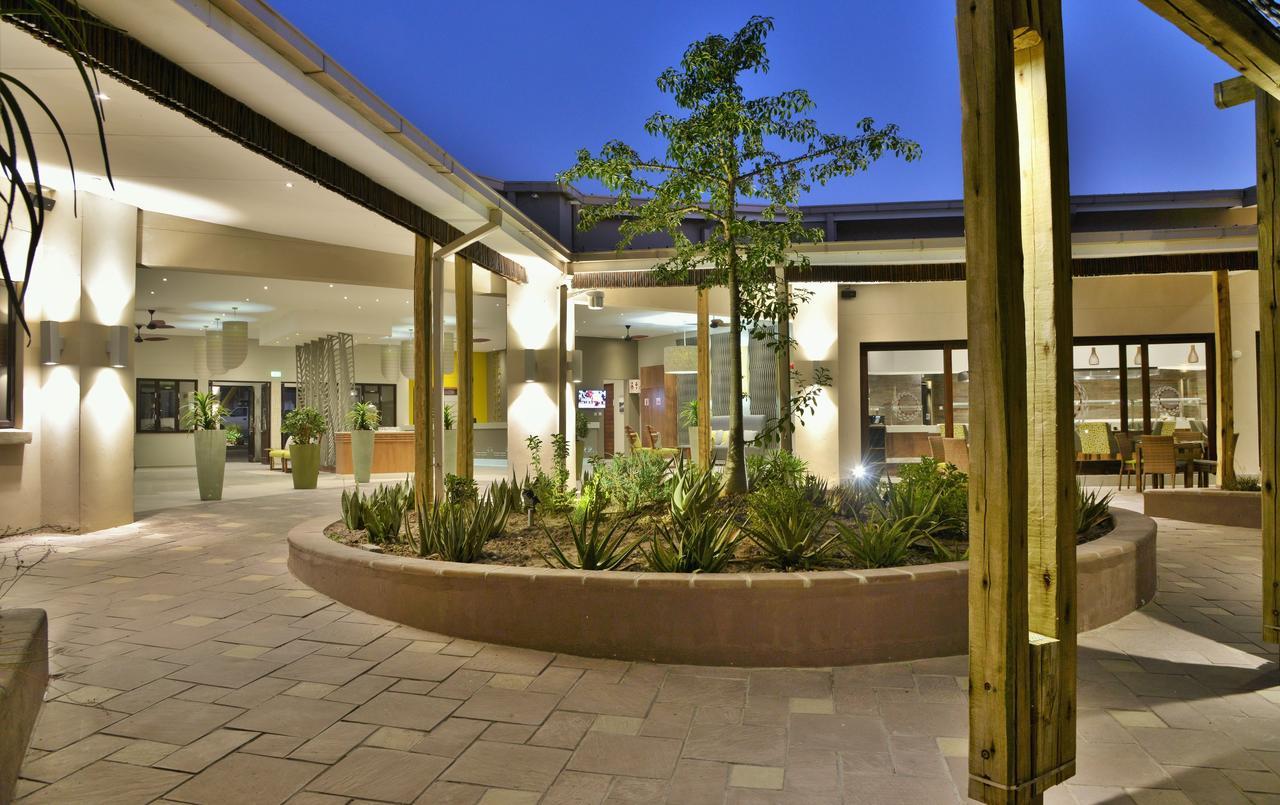 Cresta Maun Hotel Exterior photo