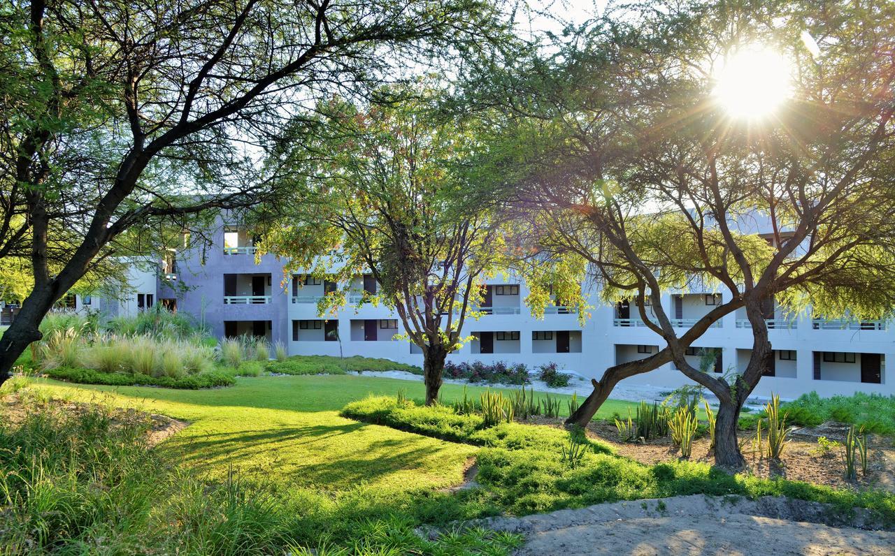 Cresta Maun Hotel Exterior photo